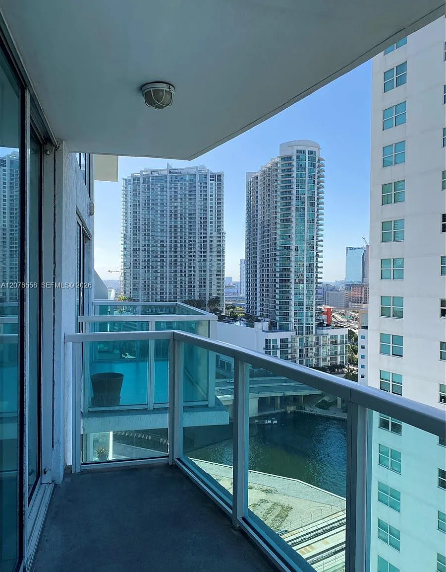 Brickell On The River S T — Photo 2