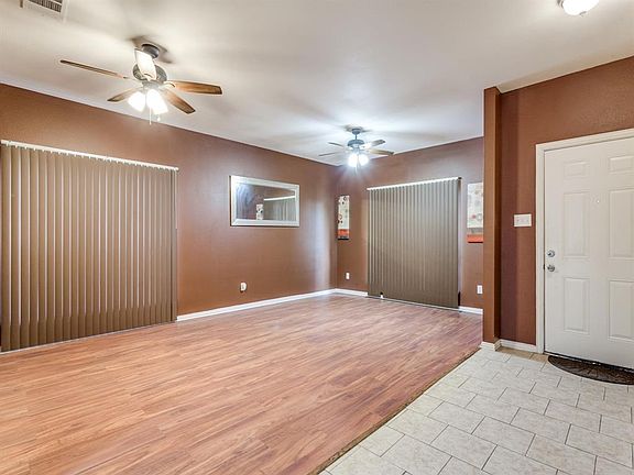 3rd image of 807 Cascade Dr