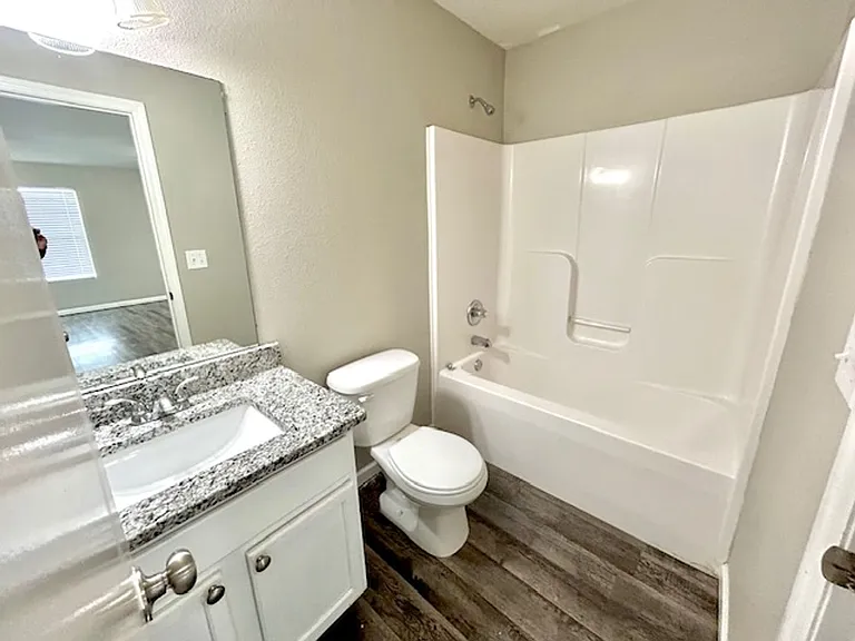 228 Dormont Dr NE — Photo 12