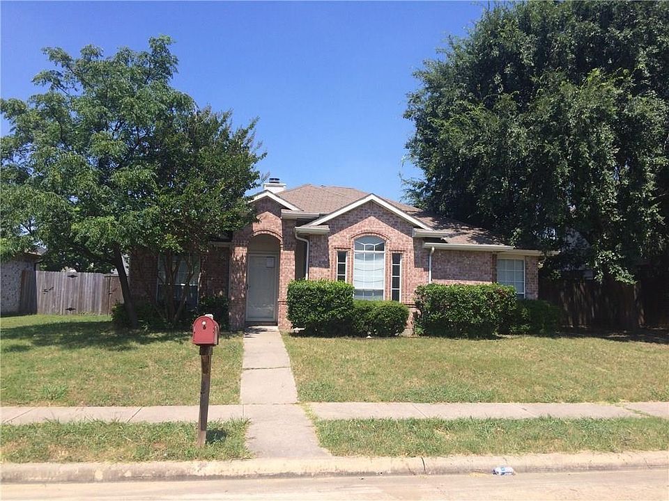 1st image of 620 Bandera St