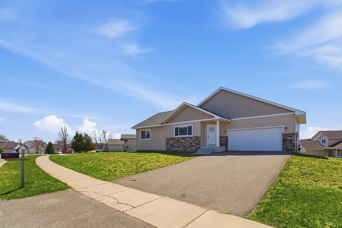 Look At The Yard ! - 848 Jack Pine Trl