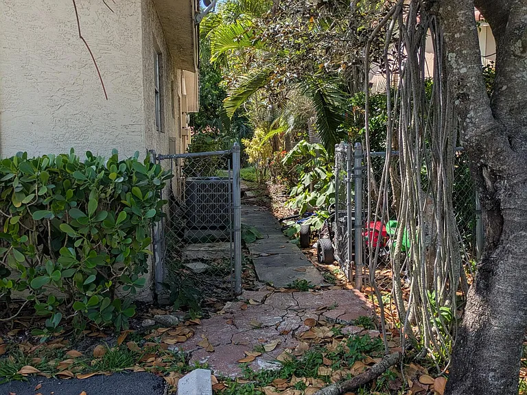 3502 Riverside Dr #3 — Photo 9
