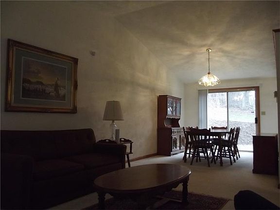 5th image of 406 Revere Dr
