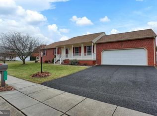 11 Ashfield Dr, Littlestown, PA 17340