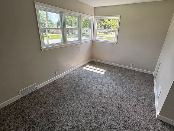 5th image of 1745 Sager Ave