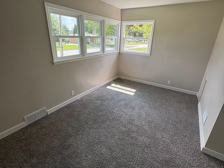 1745 Sager Ave — Photo 4