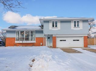 11260 Holliston Ln, Parma Heights, OH 44130