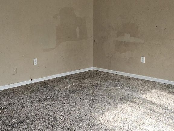 5th image of 1327 Andrea St
