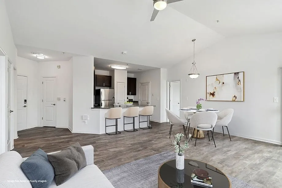 Windsor Commons Apartments — Photo 2