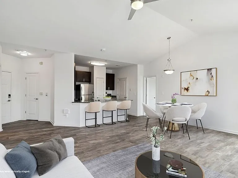 Windsor Commons Apartments — Photo 2