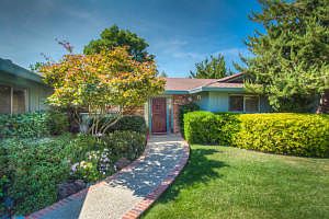1st image of 3245 Panorama Dr
