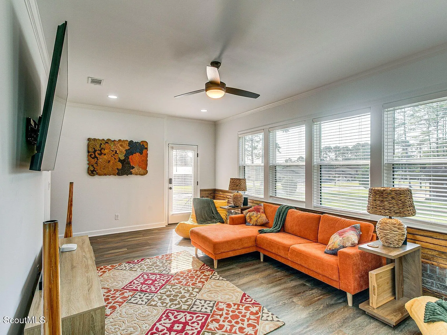 3 bed, 2.0 bath, 1104 sqft, $2,800 — Photo 2