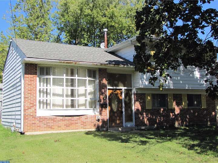 1st image of 32 Barclay Dr