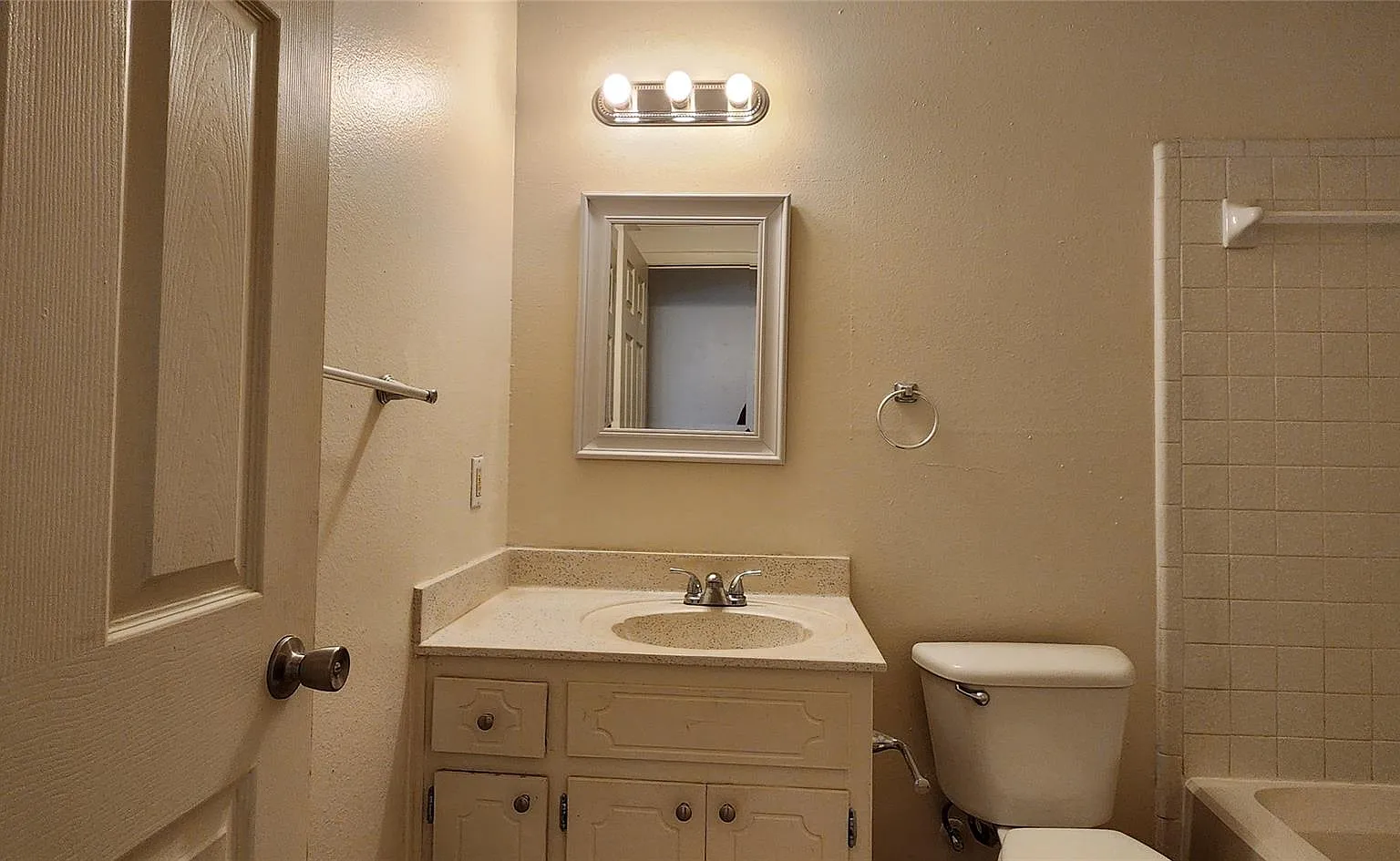 2 bed, 2.0 bath, 2468 sqft, $1,475 — Photo 4