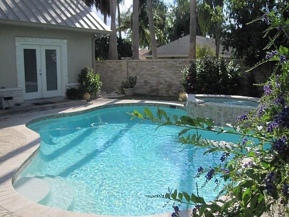 2nd image of 1909 Guava Cir