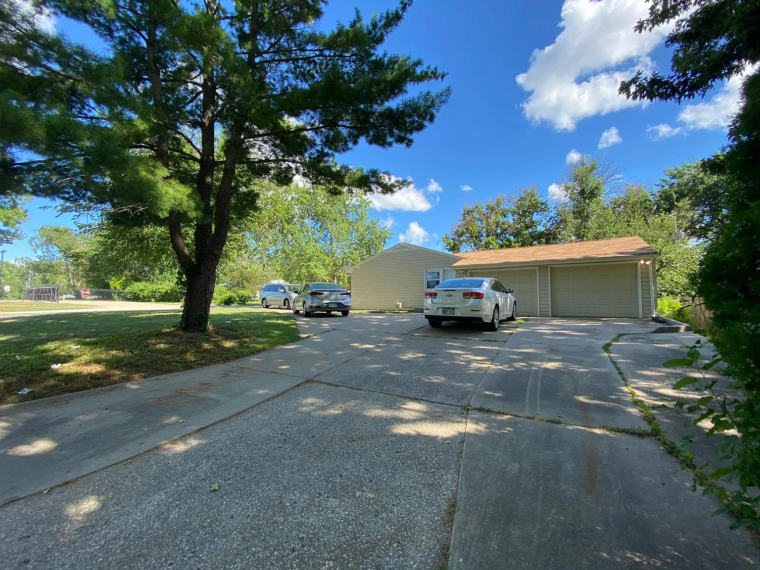 3 bed, 1130 sqft, $1,350 — Photo 3