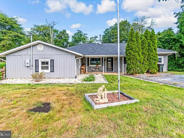 610 Laurel Dr, Pasadena, MD 21122