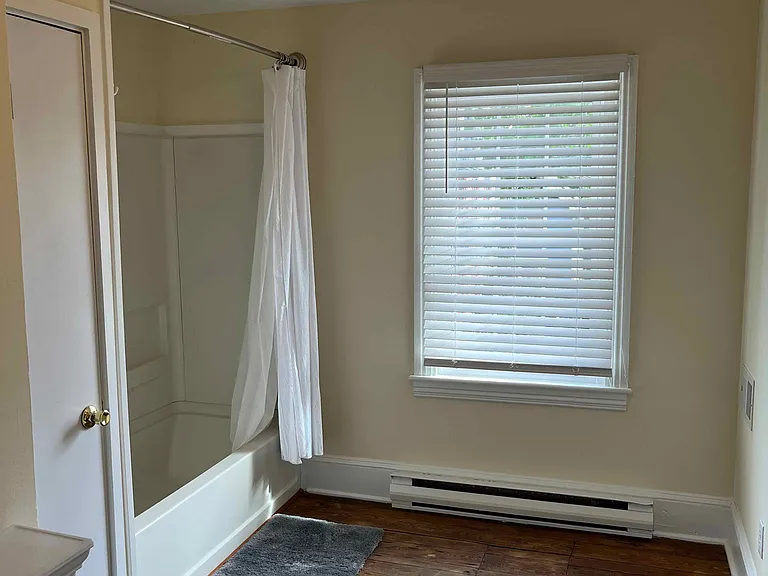 2nd floor bathroom