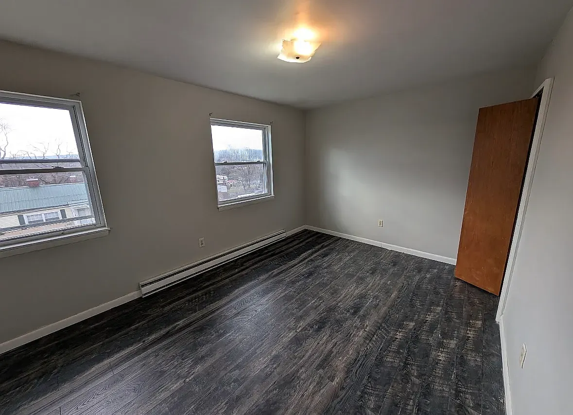 2 bed, 1.5 bath, 1000 sqft, $775 — Photo 2