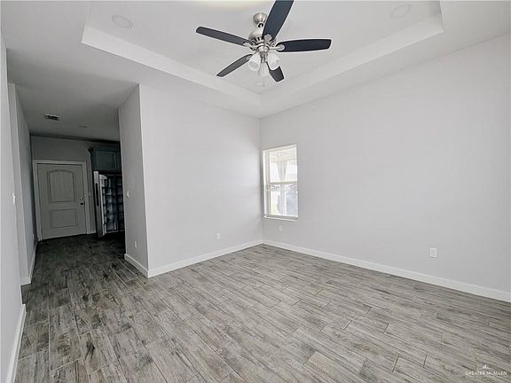 5th image of 912 W Kohala Ave