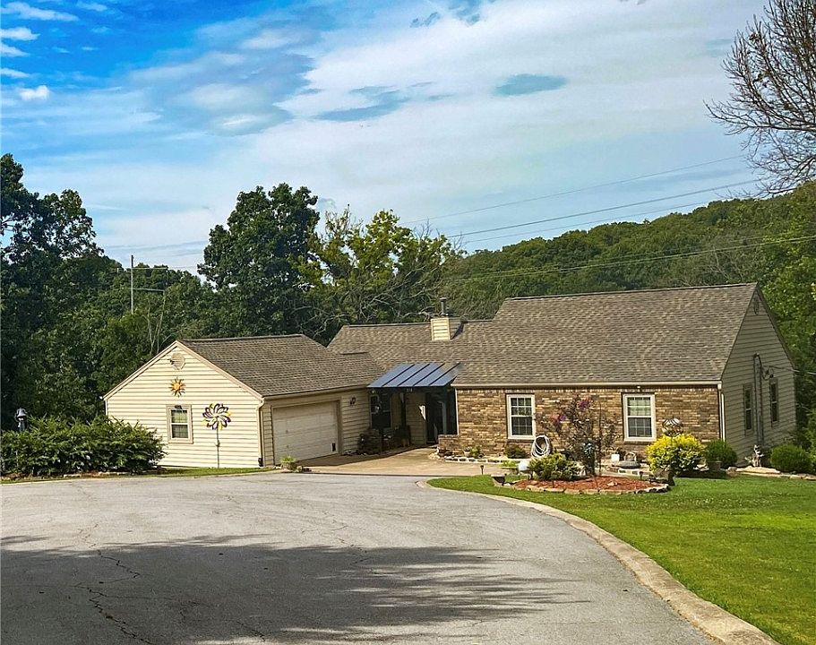 1st image of 218 Redbud Ln NE