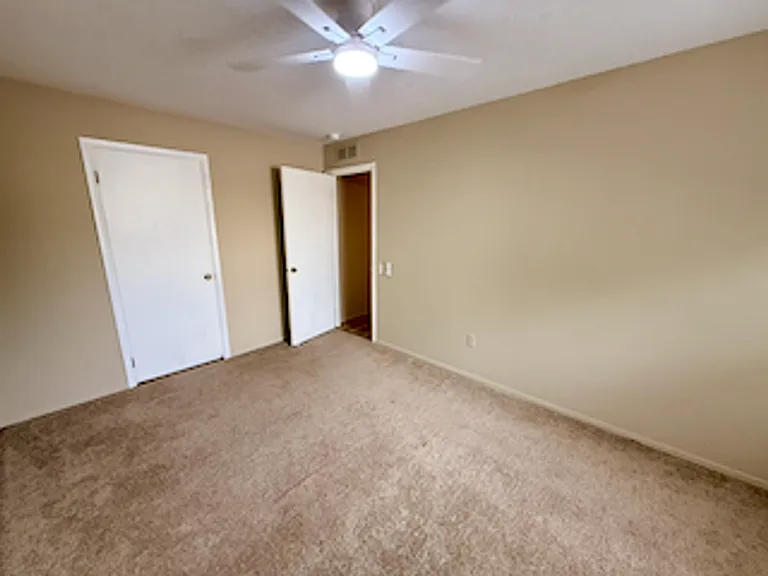 2802 Willow Ct — Photo 12