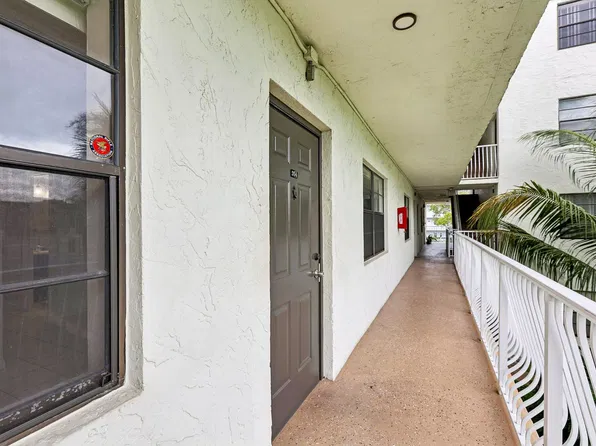 500 NE 2nd St APT 204, Dania, FL 33004