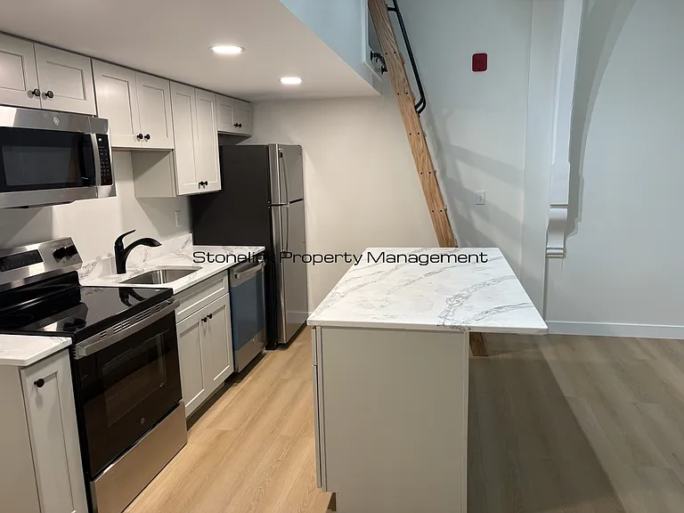 265 Manton Ave — Photo 5