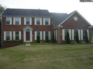 1112 Tinkers Green Dr, Streetsboro, OH 44241