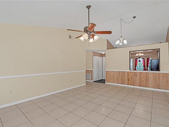 4th image of 3225 Villa Way Cir