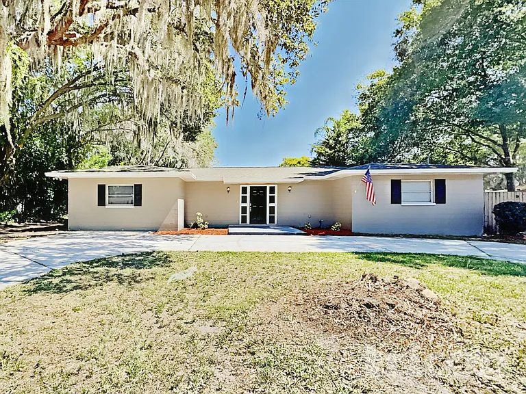 104 New Hope Rd — Photo 2