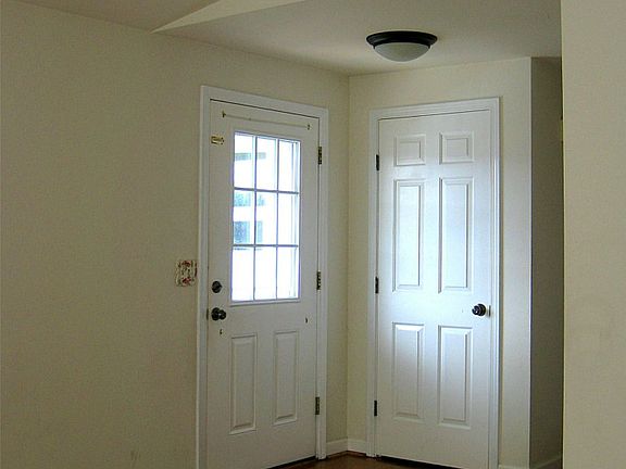 3rd image of 1360 Loraine St