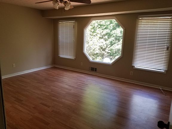 5th image of 3092 Octavia Ln