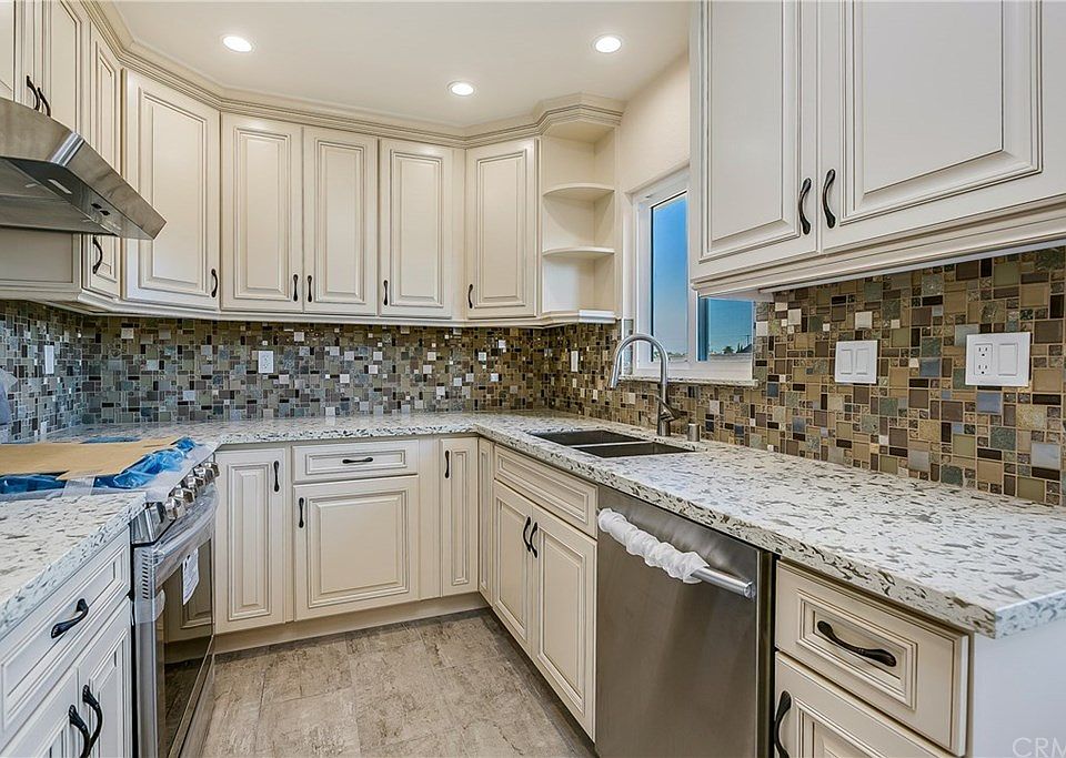 1st image of 668 Stanley Ave