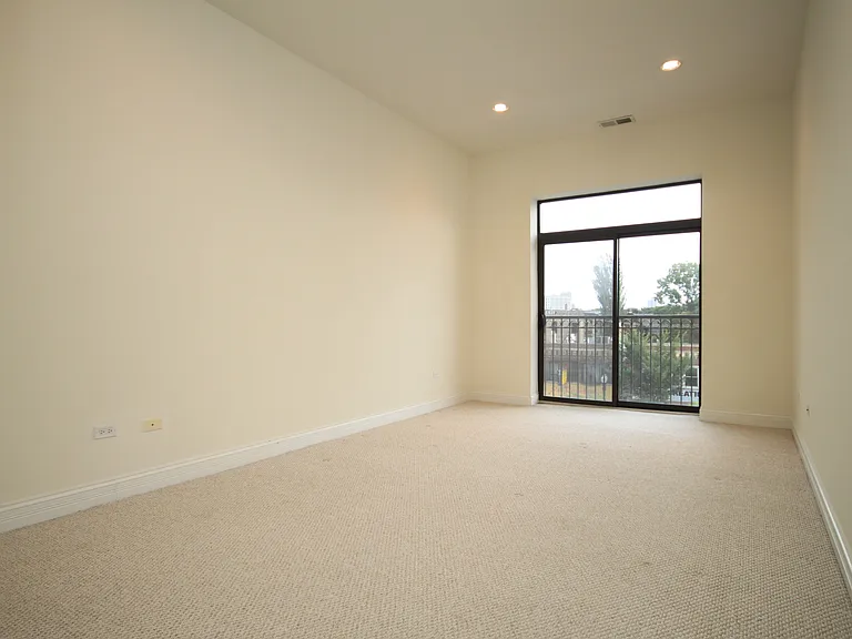 4651 N Greenview #206 — Photo 22