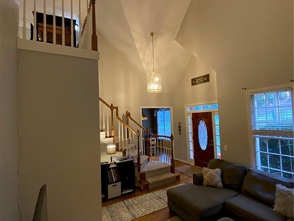 3rd image of 1945 Skidmore Cir