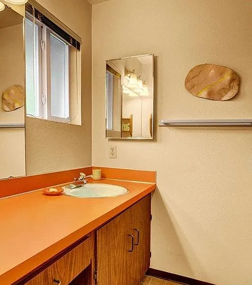 Bathroom (Master room)