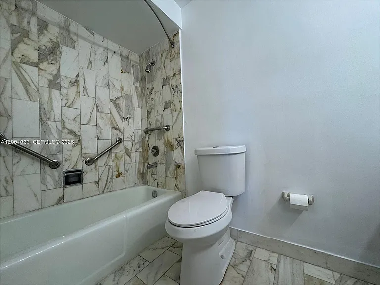 2600 NE 135th St #4J-A — Photo 16