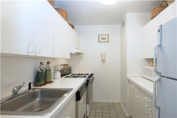 Sold by Warburg | media 2