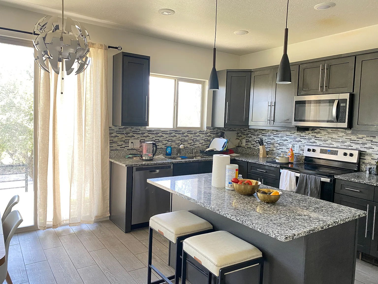 4 bed, 2.5 bath, 2590 sqft, $575 — Photo 4
