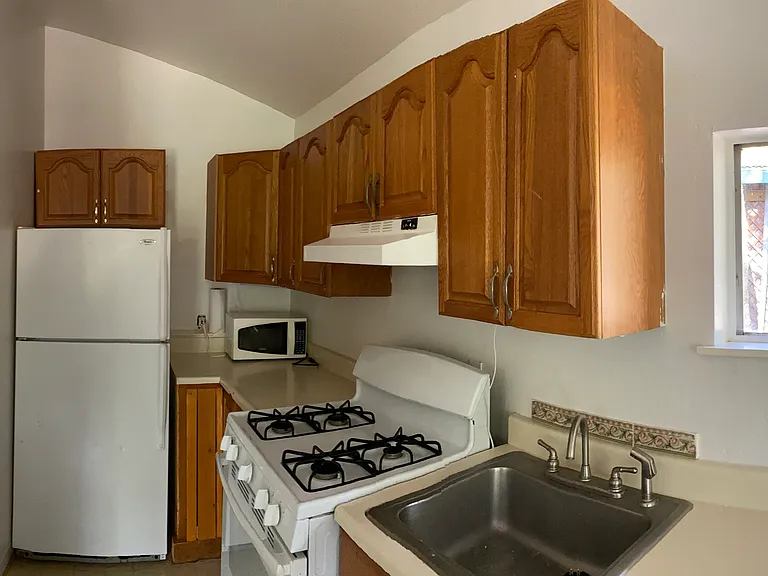 20600 Aldercroft Hts #32 — Photo 3