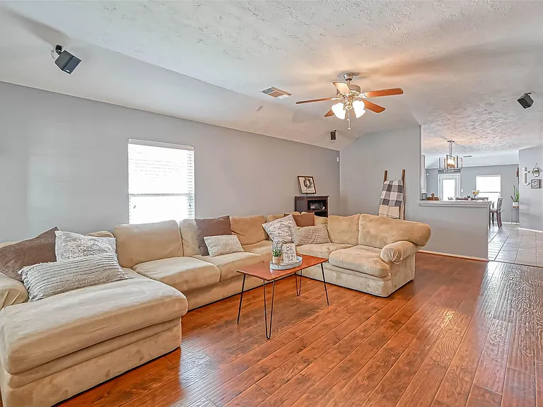 22210 Bellow Glen Dr — Photo 3