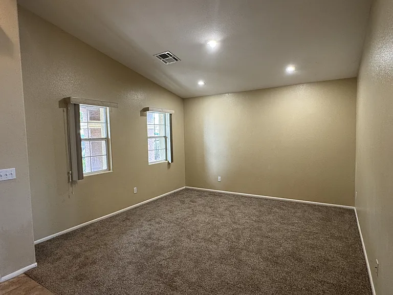 3411 Rosewood St — Photo 10