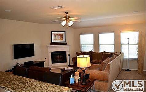 4th image of 901 Golden Bear Ln