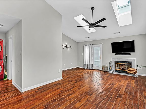 4th image of 39 Hawthorne Ct NE