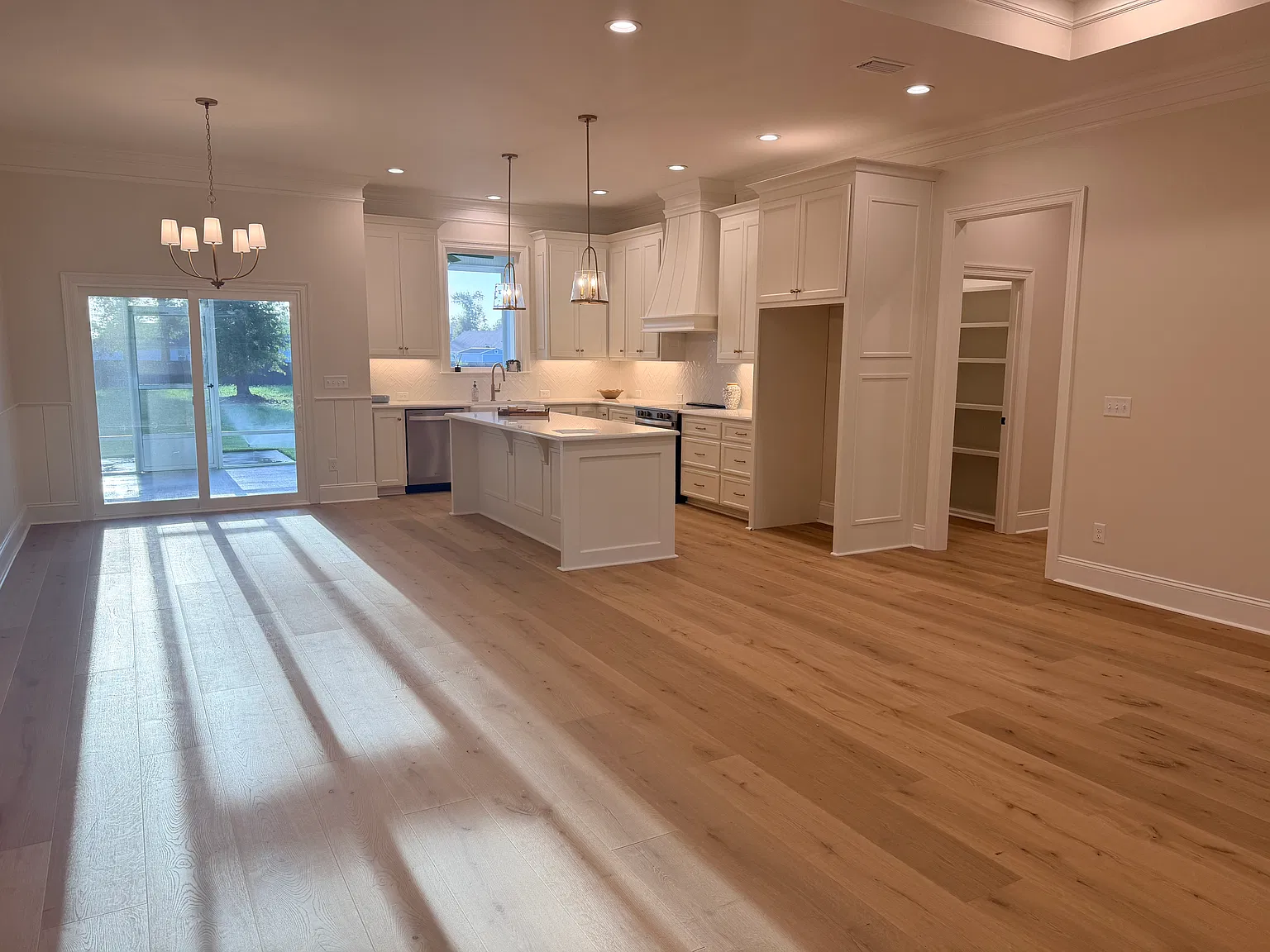 4 bed, 2287 sqft, $4,000 — Photo 4