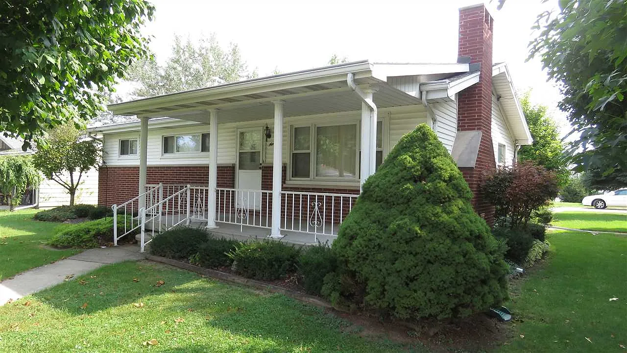 910 East Ave photo 1