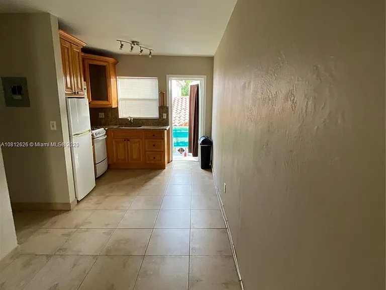 1607 Michigan Ave #7 — Photo 3