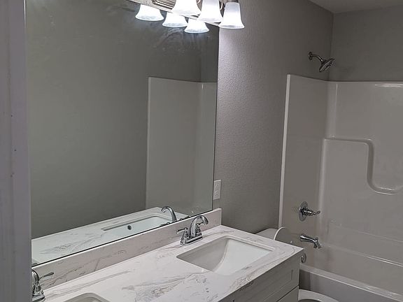 4th image of 105 Ohio Ave #101