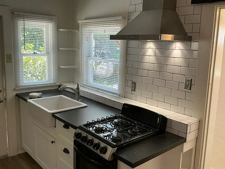 204 S Grand St — Photo 24